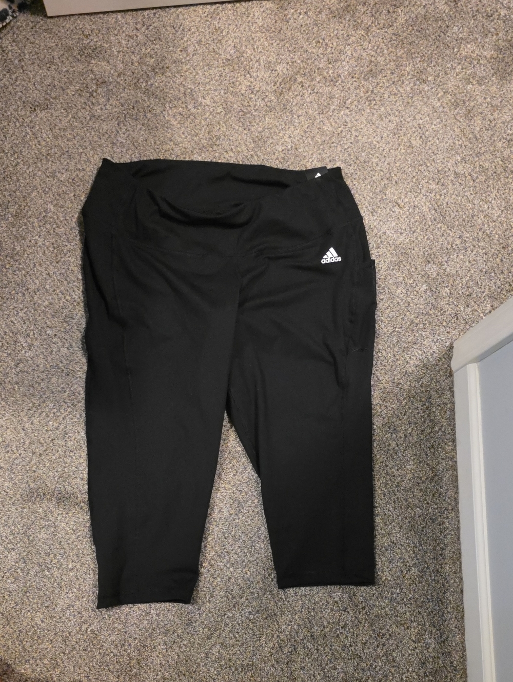 adidas Black Womens Tight Fit Athletic Capri Sweatpants with Logo